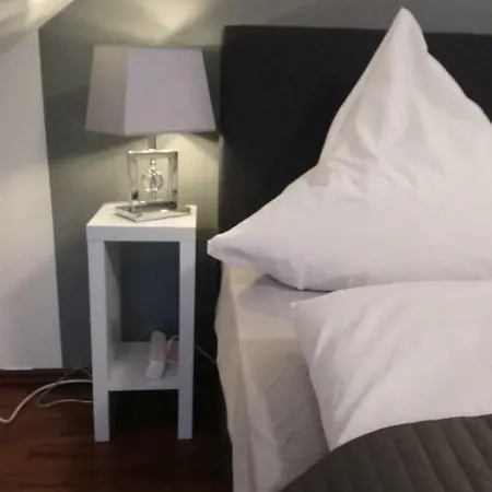 Ferienwohnung Mit 2 Schlafzimmern Und Parkplatz Erfurt Exterior photo