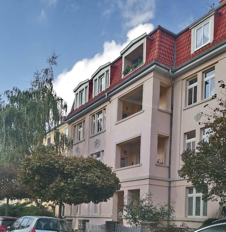 Mit 2 Schlafzimmern Und Parkplatz Apartment